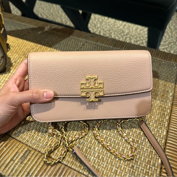NWT Tory Burch Women's Britten Chain Wallet with Wristlet (Pebbled Leather